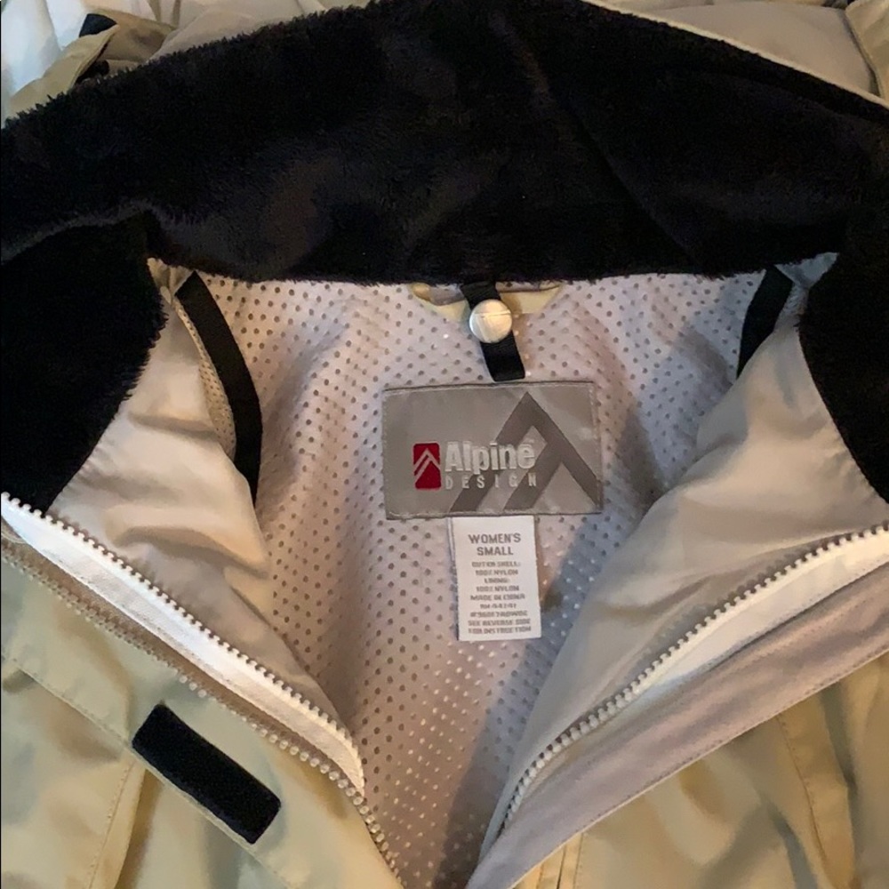 Snow Jacket - Picture 4 of 4